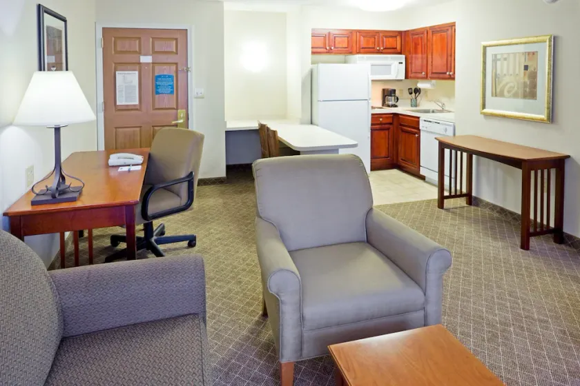 Suite w/ Kitchen Only 30 Min to Six Flags! - Image 1