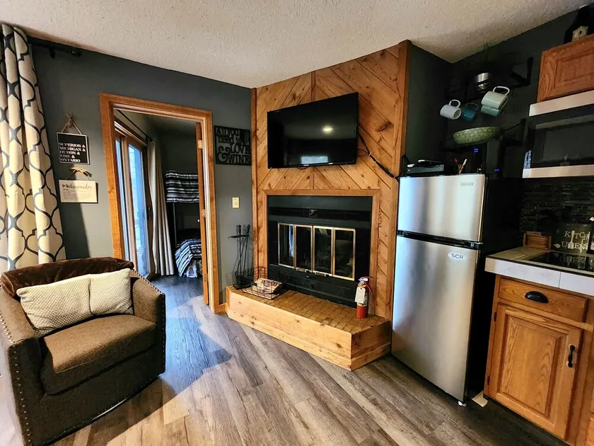 2bdrm schläft 6. Sauber, gemütlich. Pool, Kamin, Wifi. Übersieht Golfplatz - Image 1