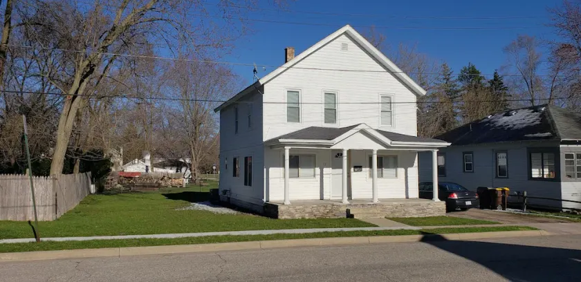 Downtown Ionia 2 Story Cottage - Image 1