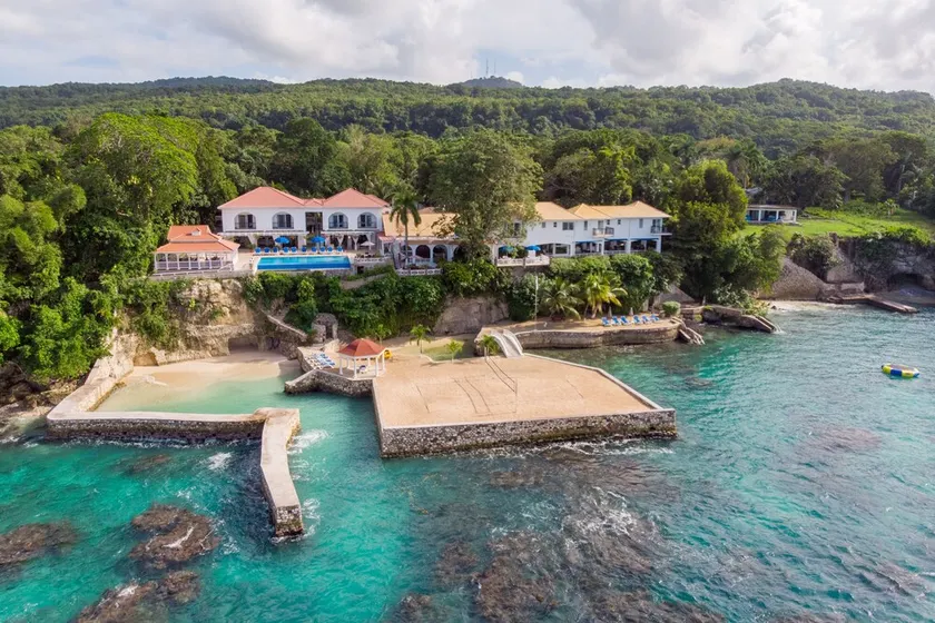 Luxusvilla mit 12 Schlafzimmern und 7 Morgen am Meer mit All-inclusive-Option. - Image 1