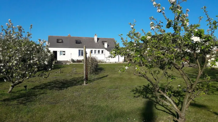 House with large garden ideally located 5 minutes walk from Trestel beach - Image 1