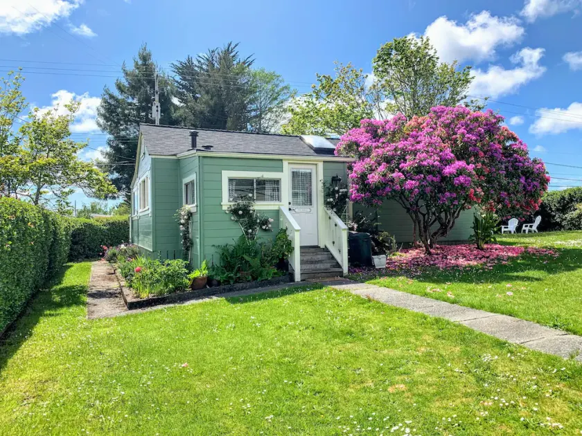 Sunny Cottage, Close to Town & Family Friendly - Image 1