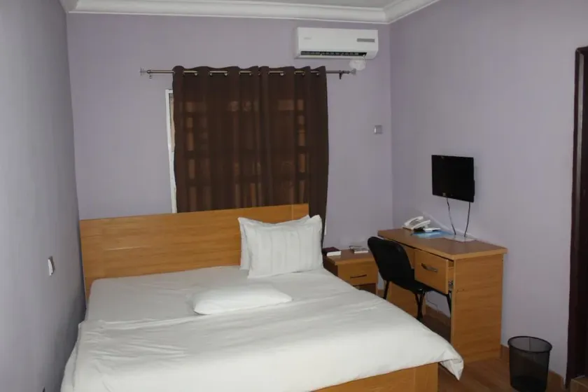 Rendezvous Hotel - Image 1