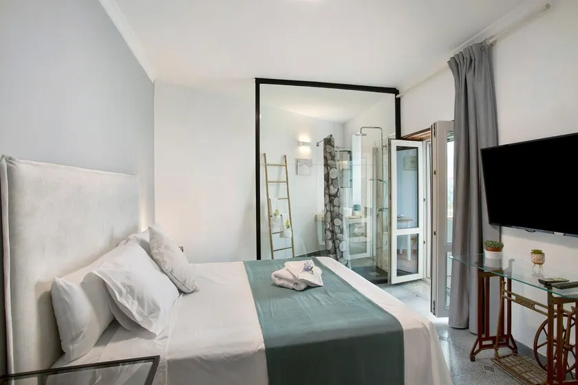 Apartamento vacacional \"Carmelo Y Carmela 3\" con vistas a la montaña, terraza privada y Wi-Fi - Image 1