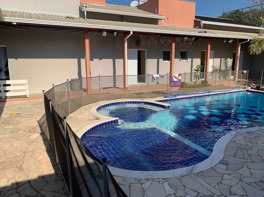 Chácara com Piscina Aquecida 24 Horas e com Campo de Futebol - Image 1