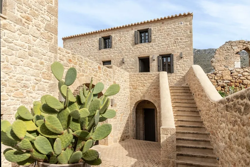 Korona Boutique Hotel - Image 1
