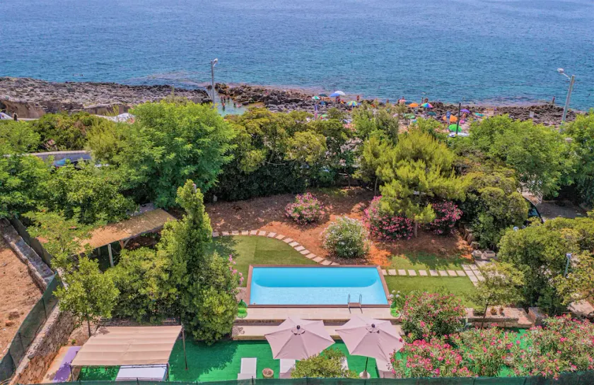 Seafront historical villa with fabulous garden and private pool - Image 1