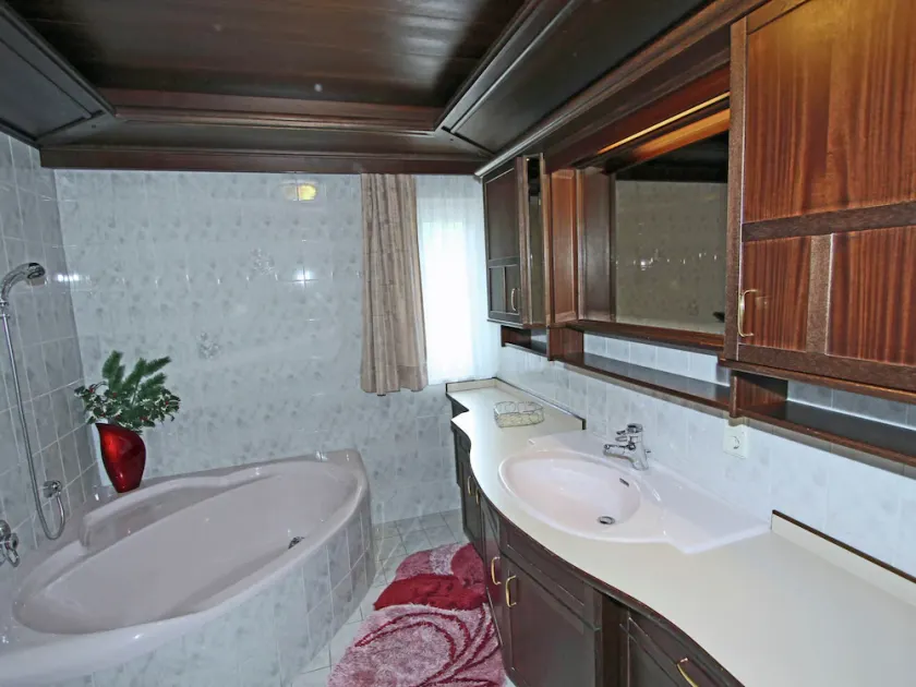 A Well Kept Holiday Home, Full of Atmosphere and With a Wooden Decor - Image 1