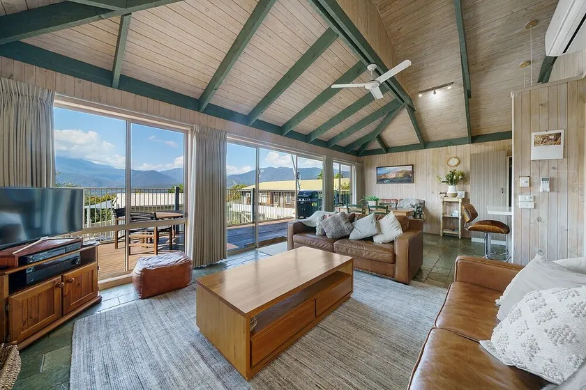 Where breathtaking mountain views meet the comforts of your own home - Image 1