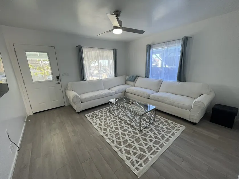 Coastal Delight - Blocks from the beach - Image 1