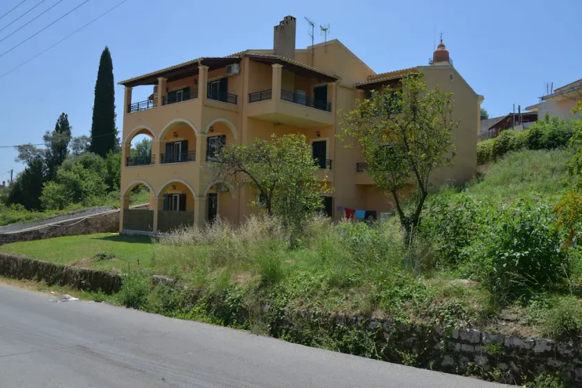 Casa accogliente e moderna vicino alla città di Corfù con WiFi e giardino perfetto per le famiglie. - Image 1