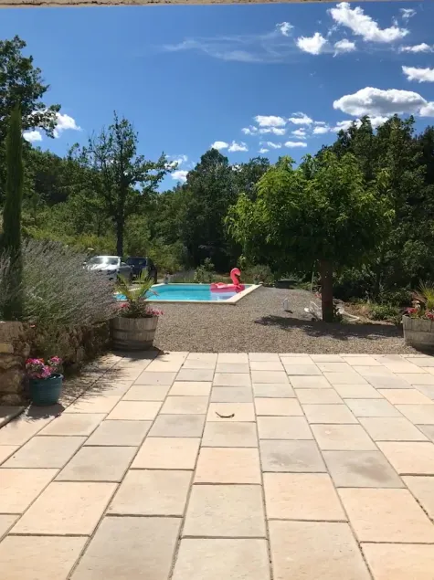 Selvstændig 2-værelses moderne lejlighed med swimmingpool - Image 1