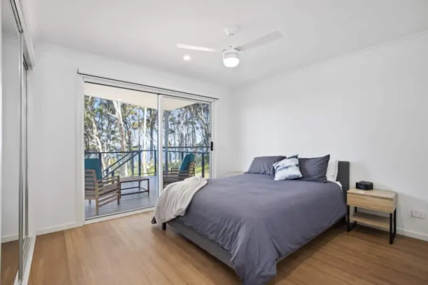 3-Bed Coastal Getaway with Direct Beach Access - Image 1