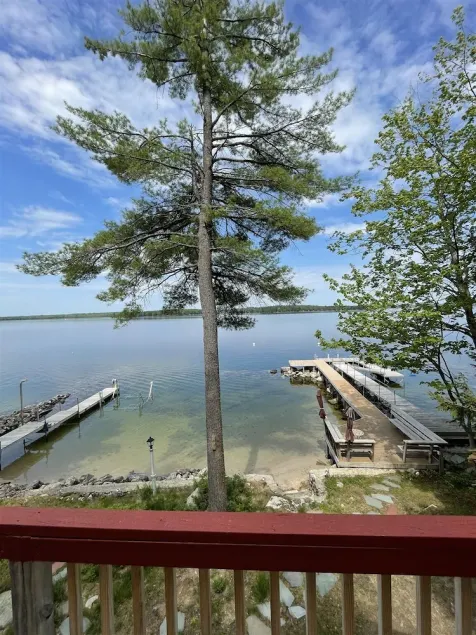 Jordan Bay Getaway Limit 8 3 Bedroom Home by RedAwning - Image 1