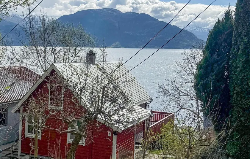 Stunning home in ålvik with house sea view - Image 1