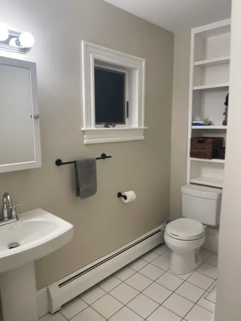 Full 2 bedroom apt in beautiful Warren RI Floor 2 - Image 1