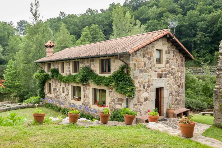 BEAUTIFUL MILL (1824) NEXT TO THE MIERA RIVER, NEAR THE BEACH AND CABARCENO - Image 1