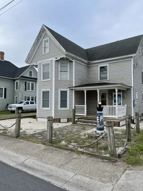 Newly remodeled quiet single-family house by the bay - Image 1