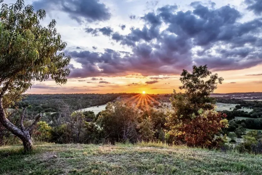5 bedroom house w/pool -- private ranch just 1 hr from Waco - Image 1