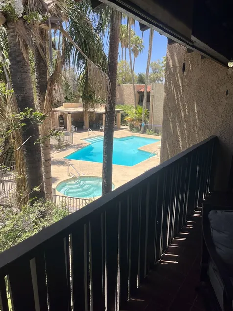 Luxury 2-bedroom, 2-bathroom Condo - Image 1