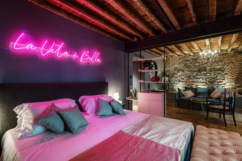 Vitrum - Como Luxury Suites - Image 1