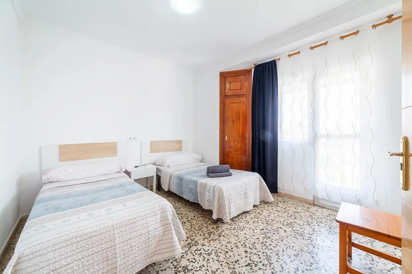 Room 'Doble Individual 14' with Wi-Fi and Air Conditioning - Image 1