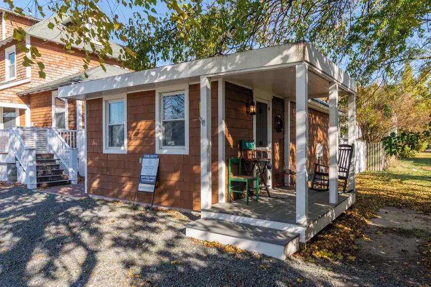 303 Massachusetts - Adorable one bedroom cottage close to the beach! - Image 1