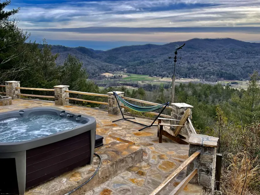 MOUNTAIN TOP RETREAT - STUNNING VIEWS! Hot tub, secluded, family friendly, 5BR! - Image 1