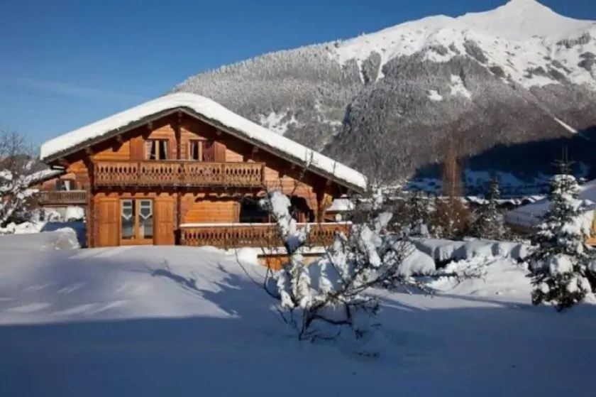 Chalet 'L'arba Clar - 4 stelle' con vista montagna, terrazza privata e Wi-Fi - Image 1