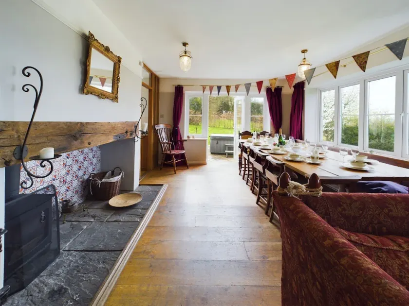 Country House-14guests-parking-hottub-amazingviews - Image 1