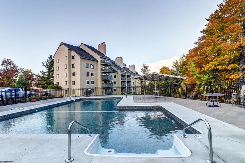 Mountain Green Condo Walk to Snowshed Lodge, Sleeps 6, Shuttle Access - Image 1