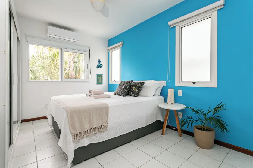 Bright apartment of 75 m2, 2 bedrooms, 50 m beach and sea views - Image 1