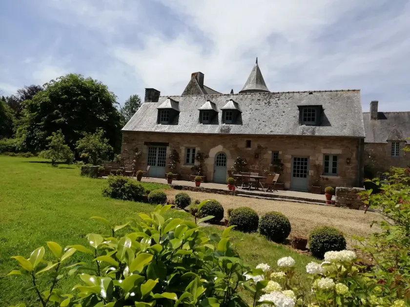 Charming house on the Manoir de Kerguéréon estate - Image 1