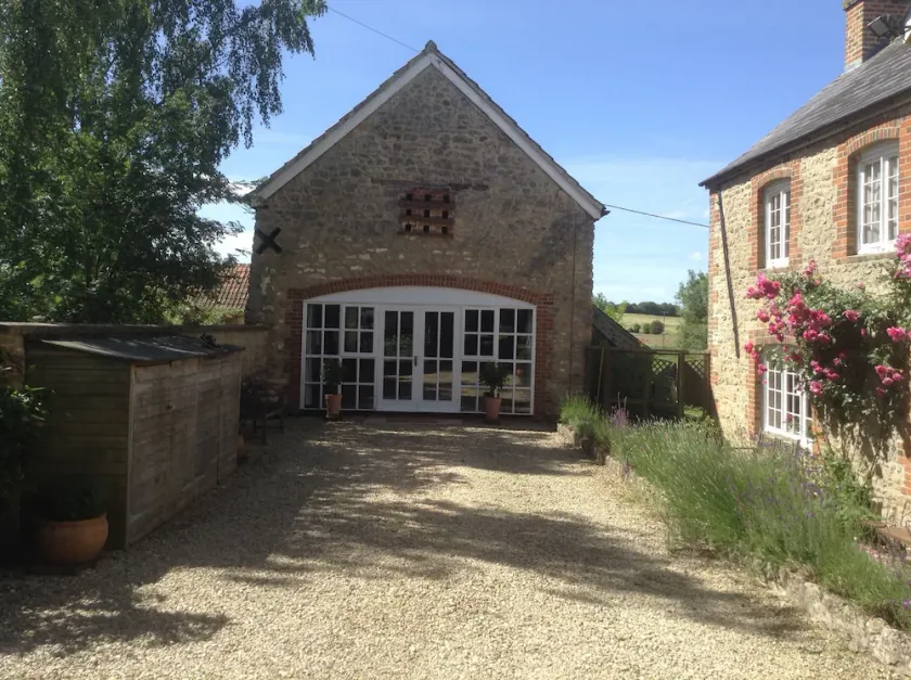 Grade II Listed 16th-Century Barn Near Cotswolds & Oxford - Image 1