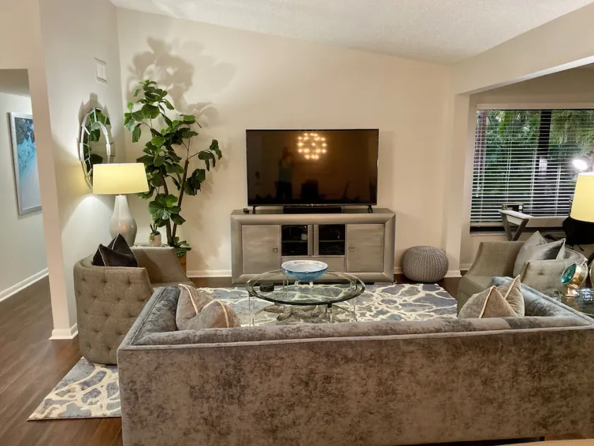 Nouveau à la location, incroyable condo rénové 2bd / 2bath dans le parcours de golf PGA National - Image 1