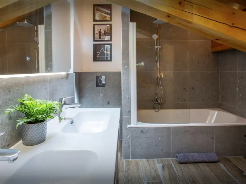 Chalet Tolar - OVO Network - Image 1