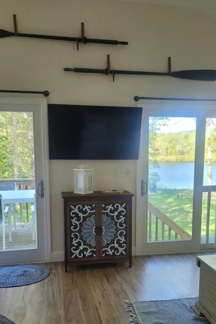 The Bungalow at Eagleville Lake  Under 3 miles to UCONN! - Image 1