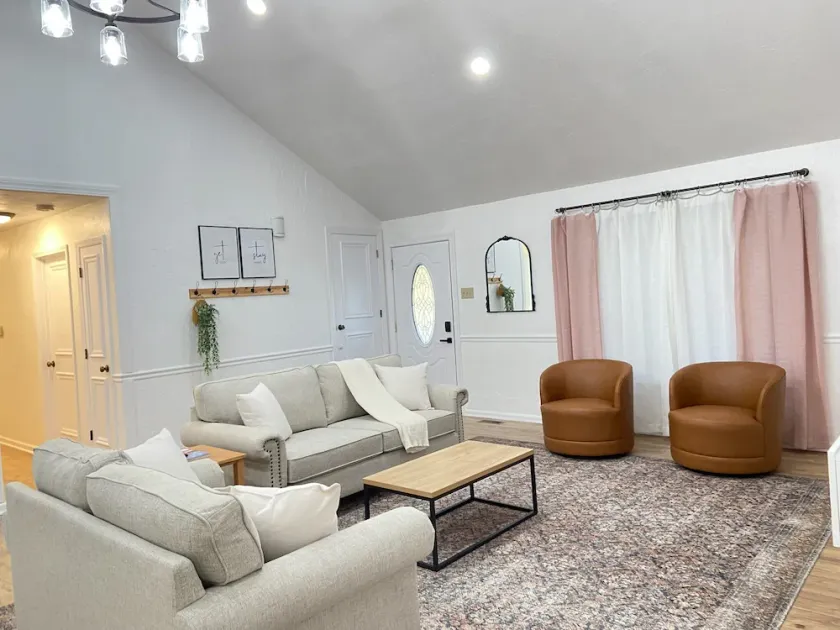 Charming 3 BR in a quiet and friendly neighborhood - Image 1