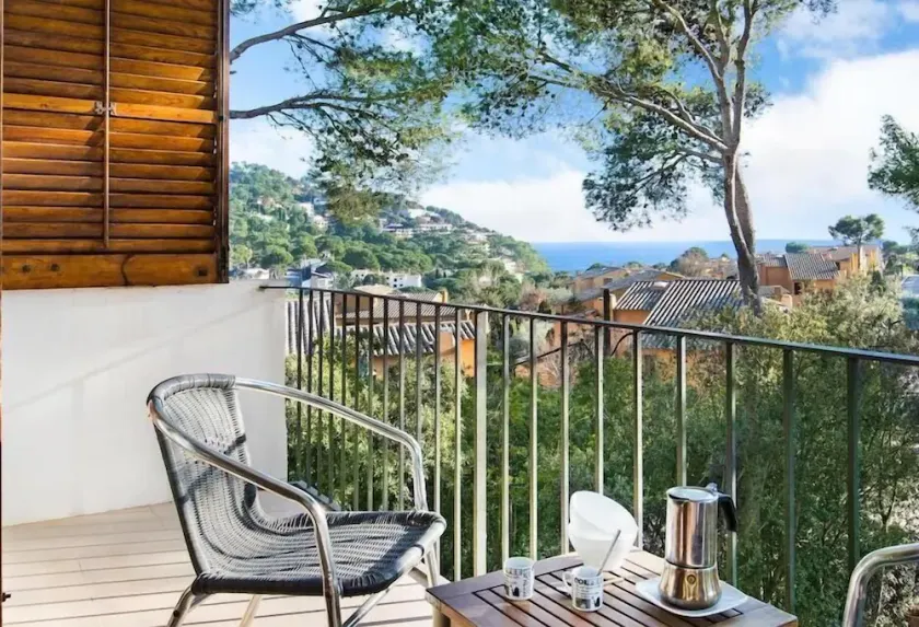 Renovated apartment at 500 metres from the beach, ideal for families - Image 1