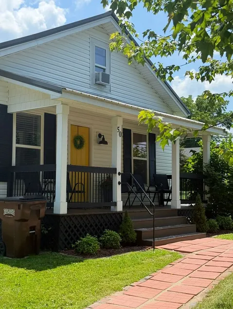Modern 3bed 2bath, short drive to RRG, walk to stores and restaurants! So clean! - Image 1