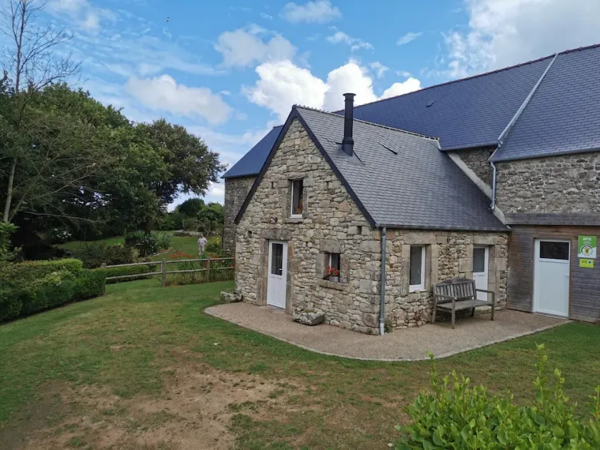 Charming house in La Hague with enclosed garden - Image 1