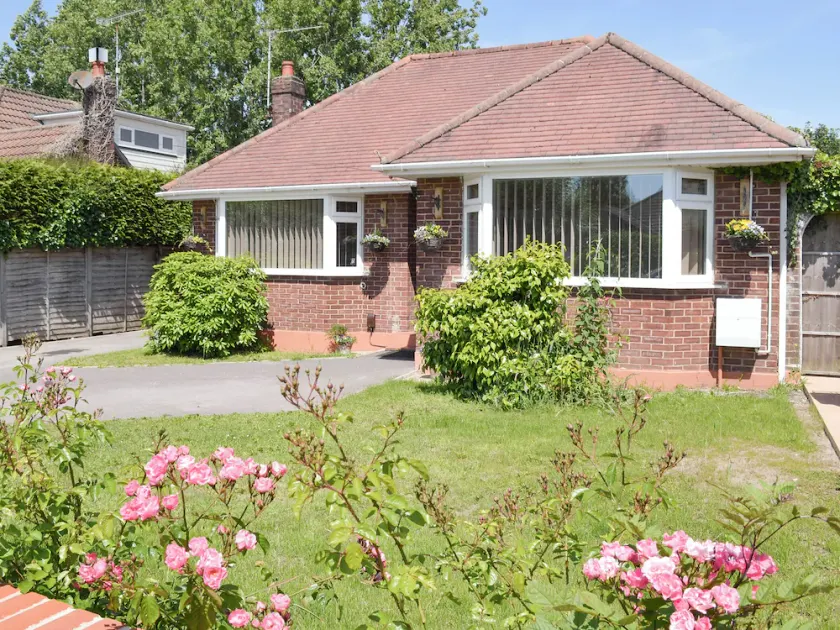 1 Schlafzimmer Unterkunft in Broadstone, near Bournemouth - Image 1