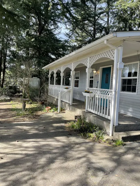 A Woodland Cottage in suburban Portland - Image 1