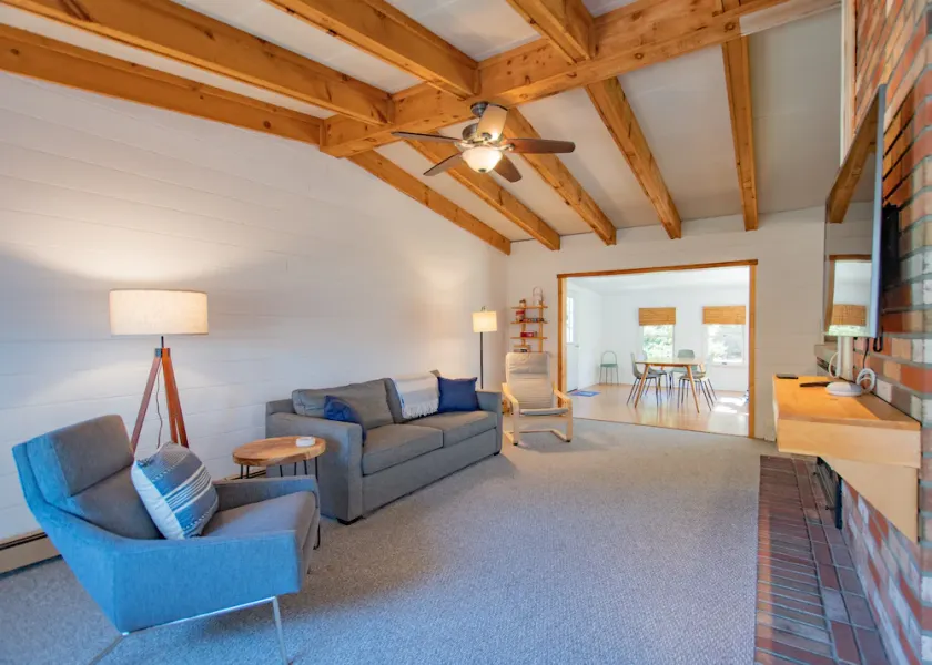 Steps from Cedar Beach ! Tranquil Retreat in the Heart of Wine Country - Image 1