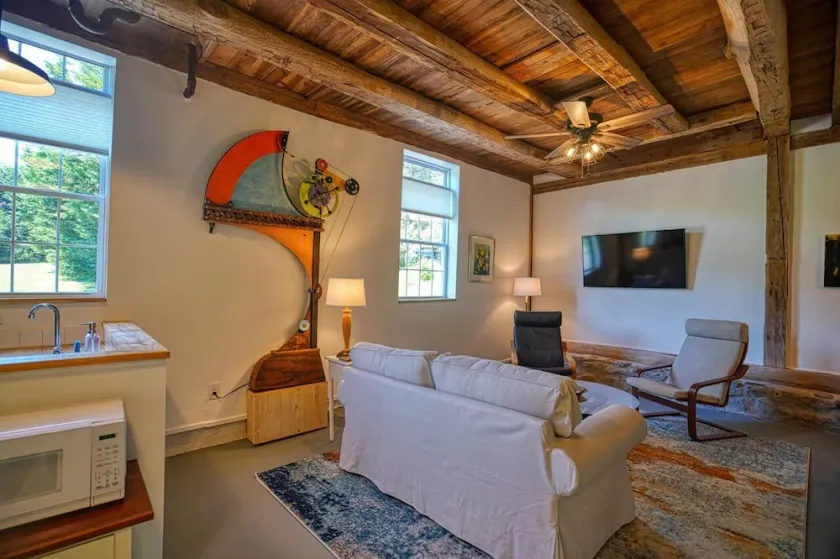 Historic charm, all new amenities at Swallow's Rest: West - Image 1