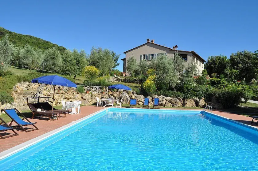 Casa Raissa A: A characteristic and welcoming apartment that is part of a villa immersed in a splendid landscape, in a lovely little hamlet, with Free WI-FI. - Image 1