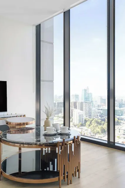 Spacious 2BR City Apt Panoramic Views & Parking - Image 1
