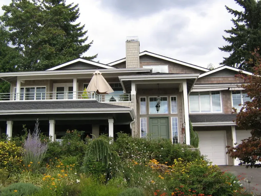 Lake and Mountain Views - 2 Bedroom, 3/4 Bath - Image 1