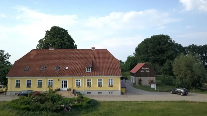 Appartment in manour house with park. Lake nearby. Enjoy Naturepark. - Image 1