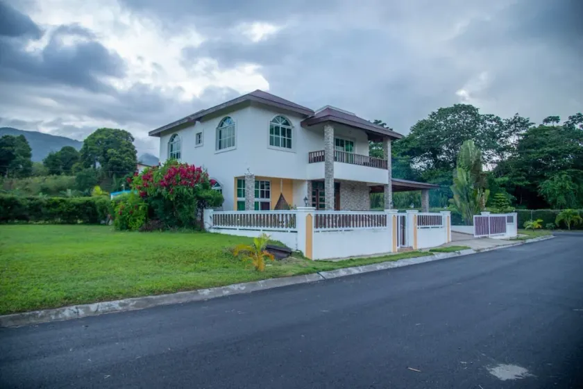 Villa con Piscina Jarabacoa - Image 1